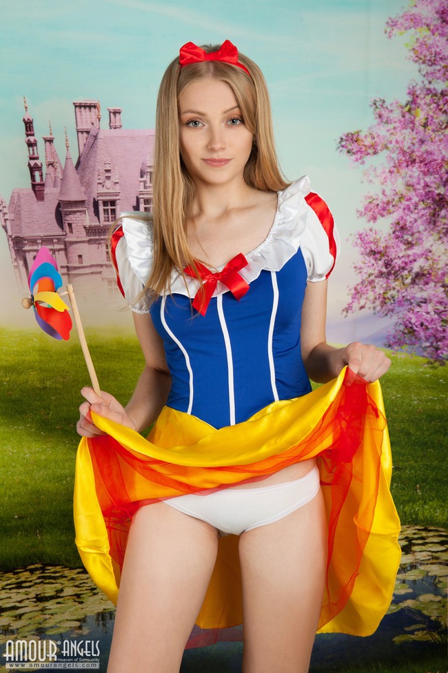 Got to love that muff (2/20)