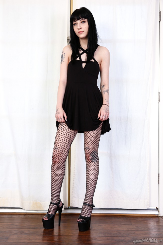 Tiny Babe Charlotte Sartre In Sexy Fishnet Pantyhose (1/15)