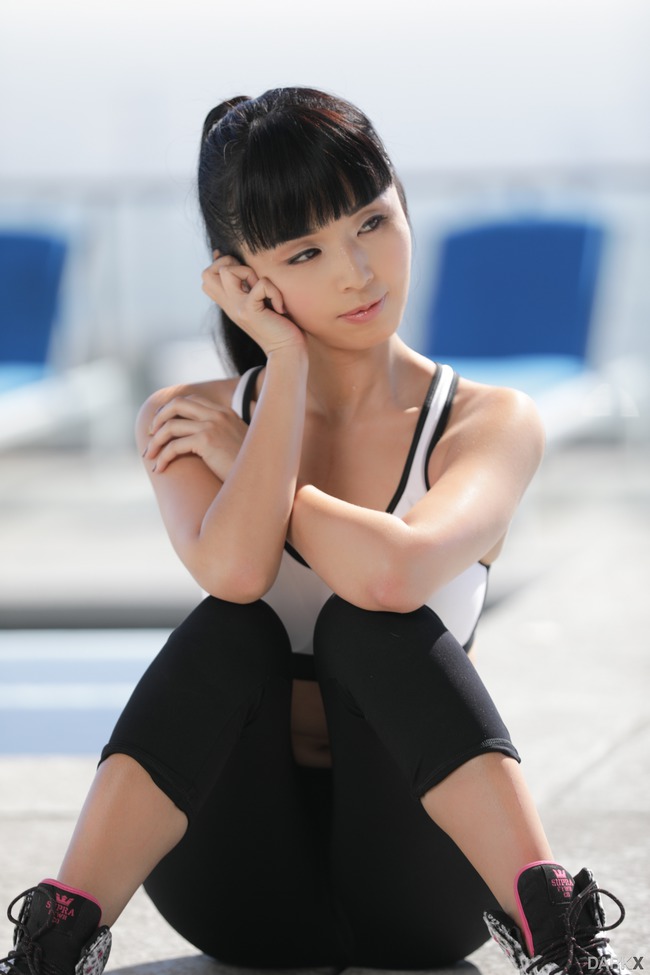 Sexy Asian Babe Marica Hase Strips And Poses Naked (3/15)