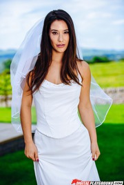 Sexy Bride Eva Lovia Strips Off Her Wedding Dress 00