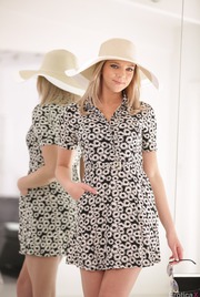 Hottie Strippping 02