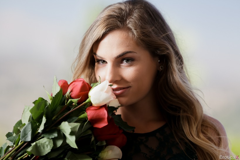 Beautiful Sidney Cole With Roses (2/15)