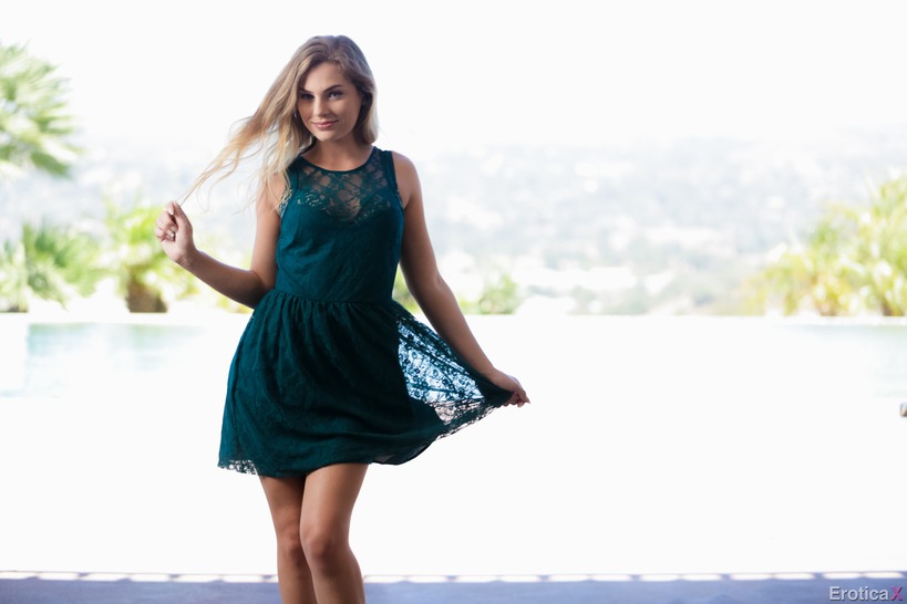 Beautiful Sidney Cole With Roses (5/15)