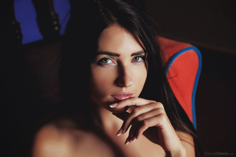 Niemira Sexy Raven Haired Babe Shows Us Her Hot Naked Curvey Body (10/17)