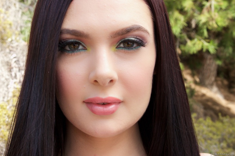 Round Assed Marley Brinx Spreading On The Terrace (1/15)