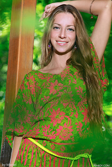 Sweet Auburn Sofiya Totally Naked In The Nature 00