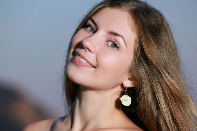 Cute Teen Babe Vivian Strips Off Her Tiny Striped Dress (18/21)