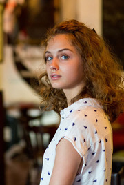 Pretty Clarice will catch your eye 01