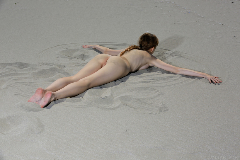 Russian Elle Tan (13/21)