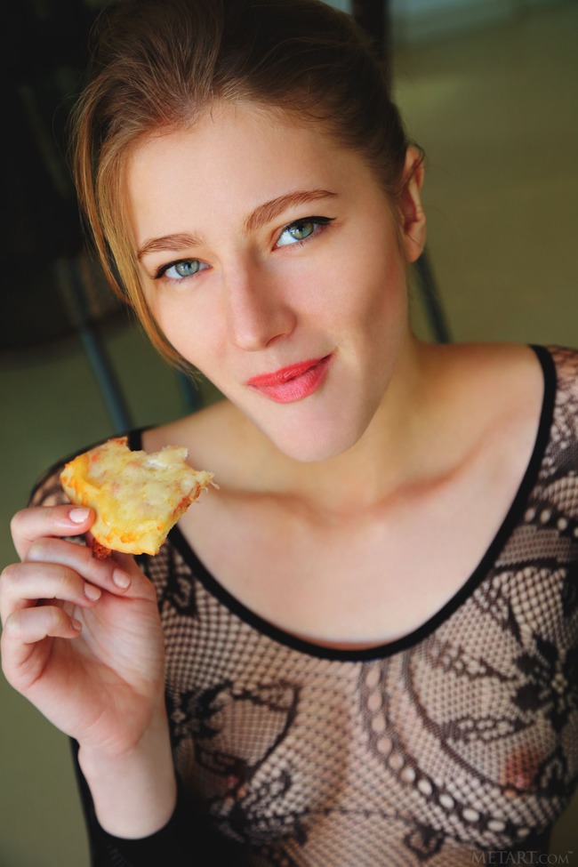 Eating pizza isn’t normally a turn on (8/21)
