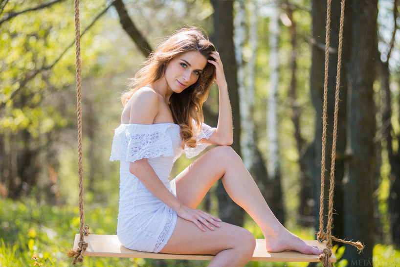 Stunning Ukrainian brunette Cara Mell (2/21)