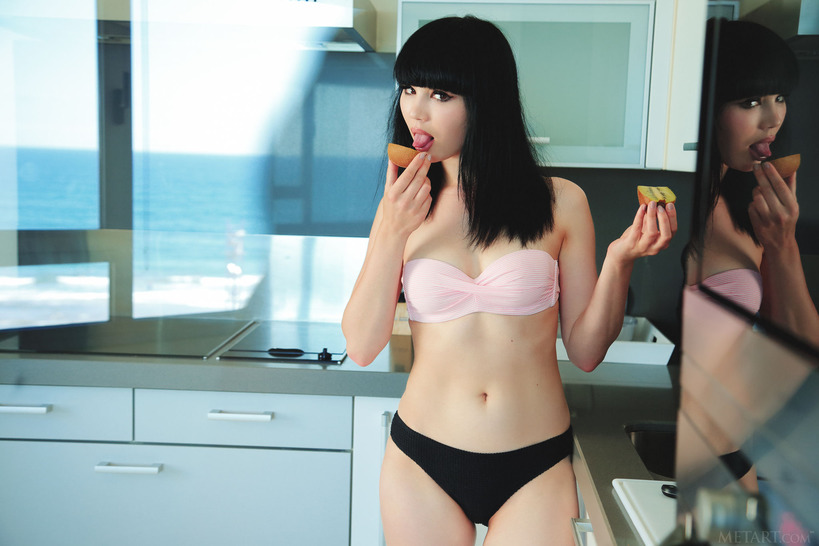 Stunning Asian babe Malena (1/21)