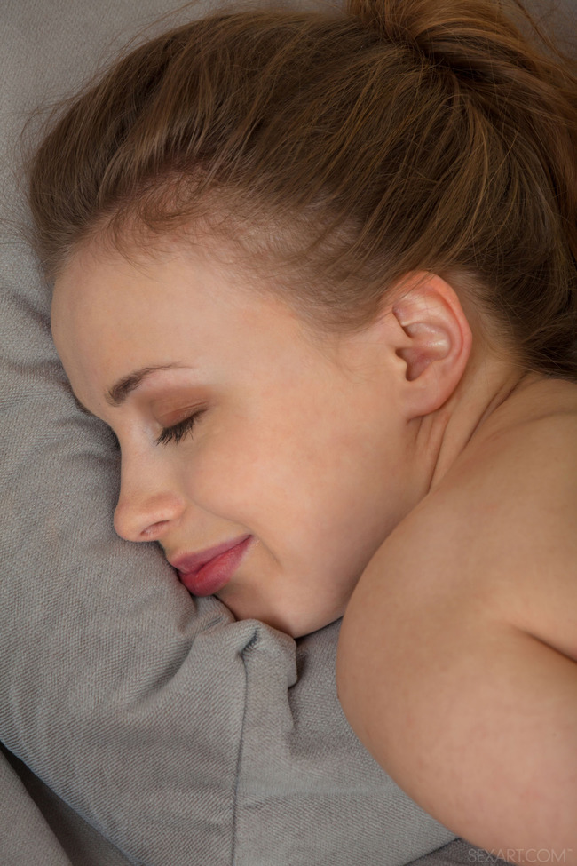 Hungry Teen Babe Winnie Licks A Lollipop (16/18)