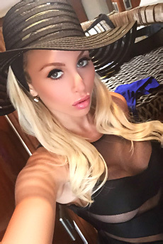 Khloe Terae Backstage Photos