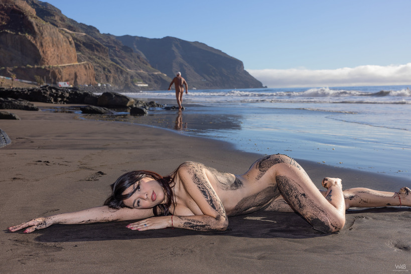 Happy On The Beach (19/21)